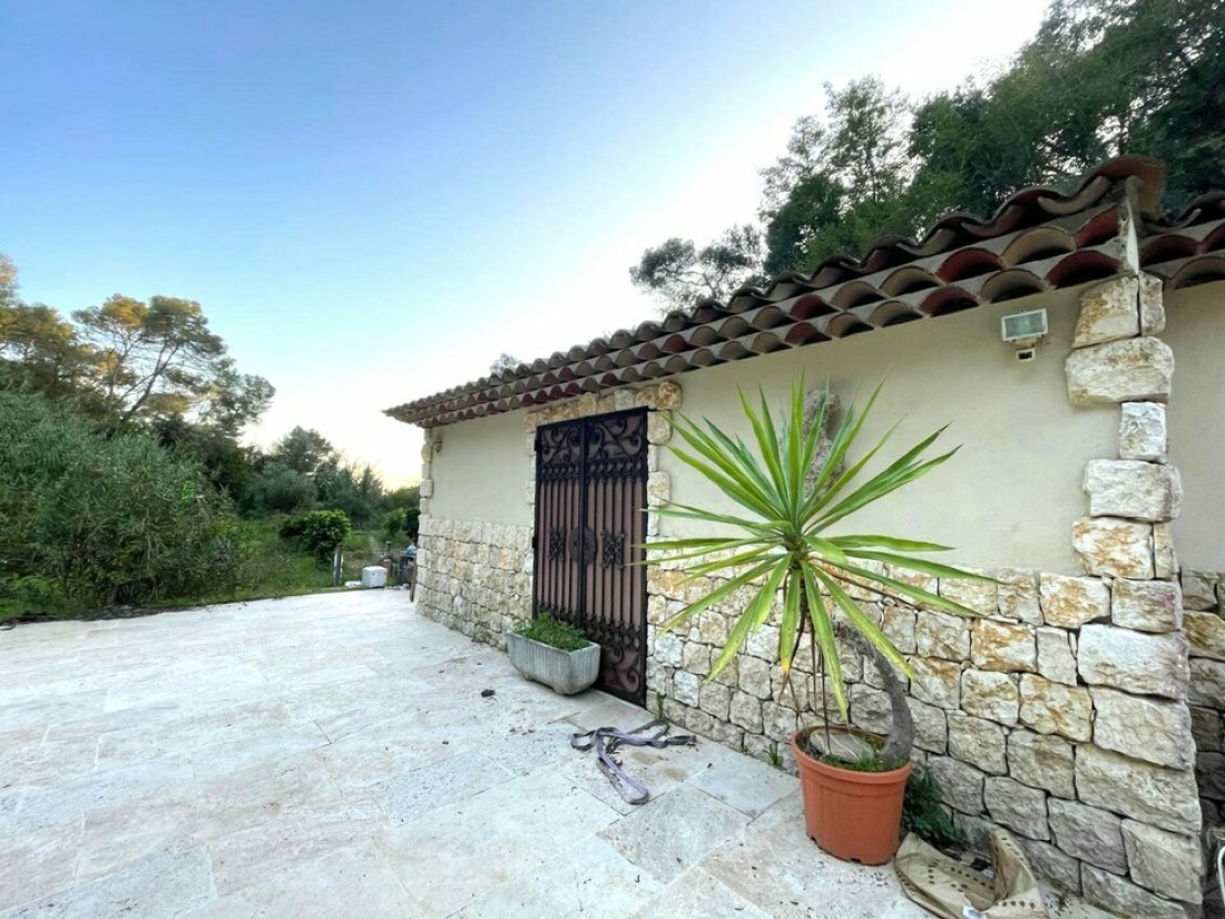 Photo 2 – location Entrepôts / activités	SAINT PAUL DE VENCE (06570)