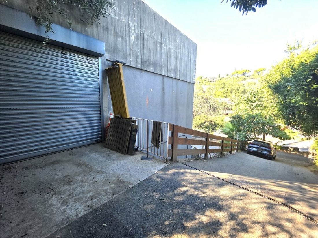 Photo 1 – vente Entrepôts / activités	VENCE (06140)