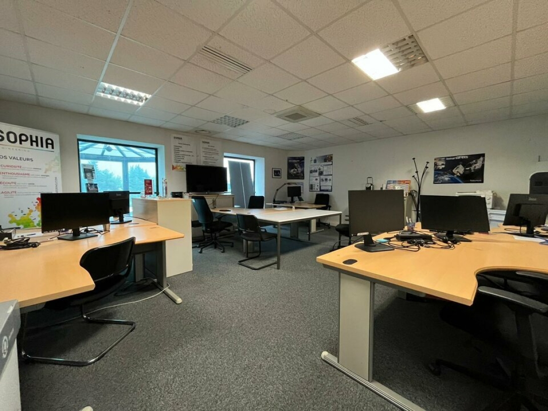 Photo 2 – location bureaux	CANNES LA BOCCA (06150)