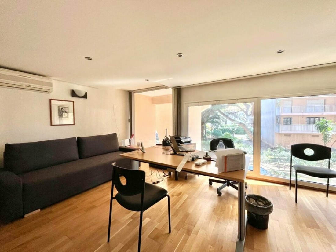 Photo 3 – vente Locaux commerciaux	FREJUS (83600)