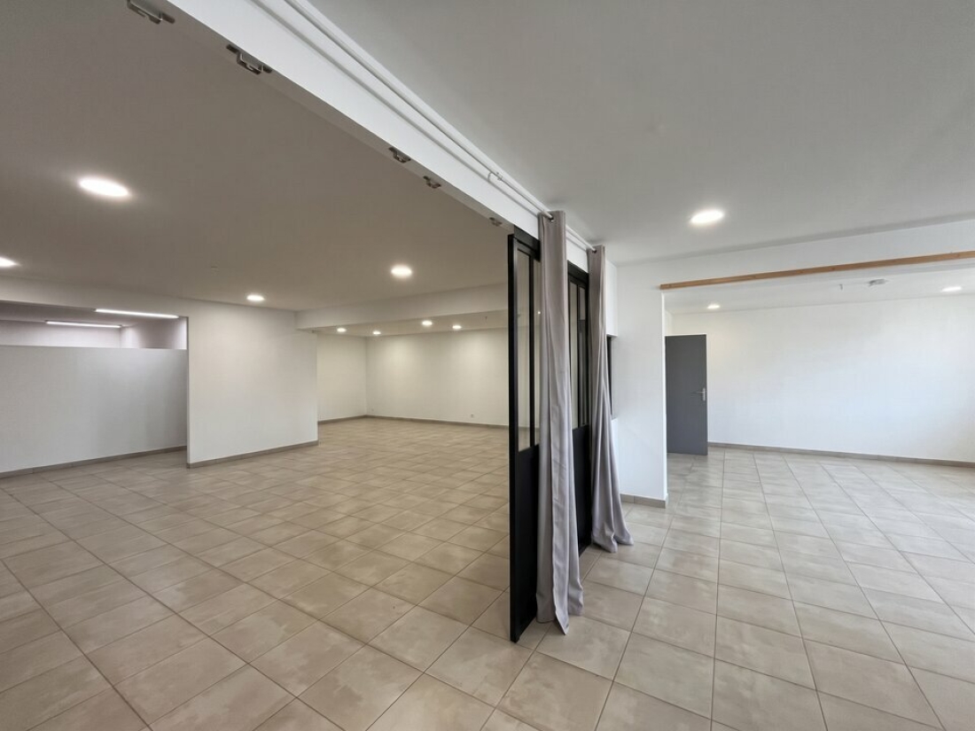 Photo 2 – location Entrepôts / activités	DRAGUIGNAN (83300)