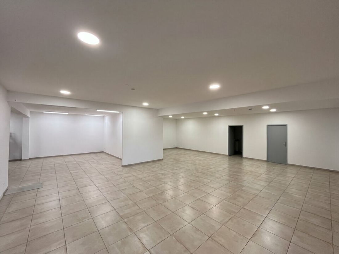 Photo 1 – location Entrepôts / activités	DRAGUIGNAN (83300)