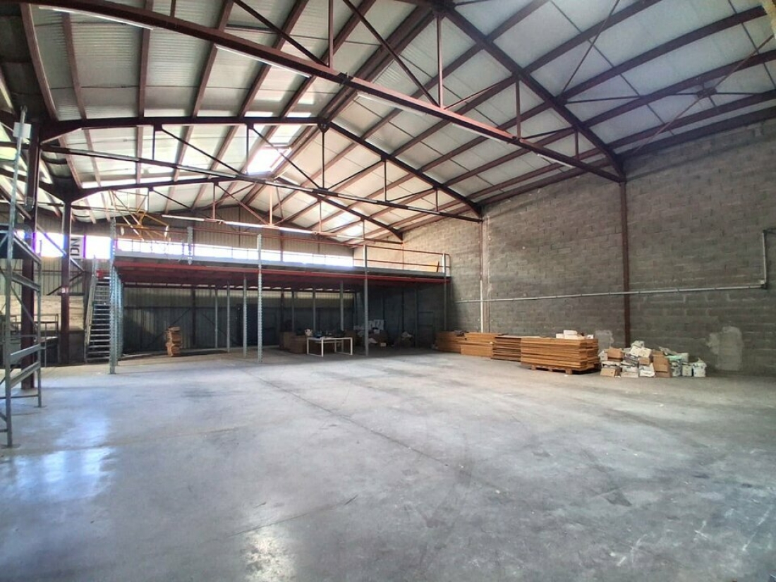 Photo 5 – location Entrepôts / activités	SAINT LAURENT DU VAR (06700)