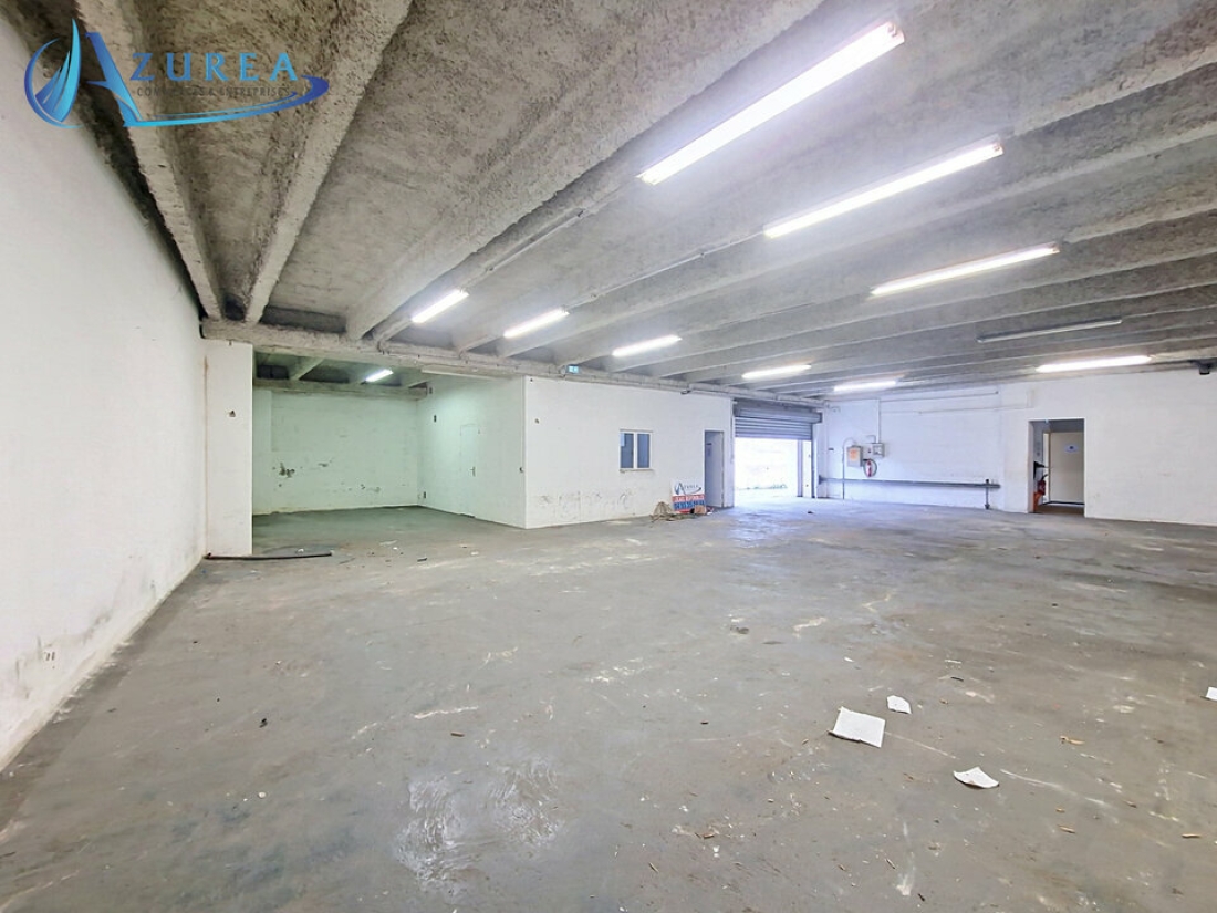 Photo 3 – location Entrepôts / activités	 (06270)