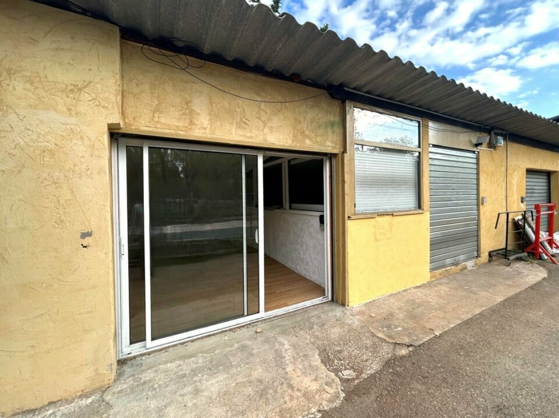 Photo 1 – location Entrepôts / activités	ANTIBES (06600)