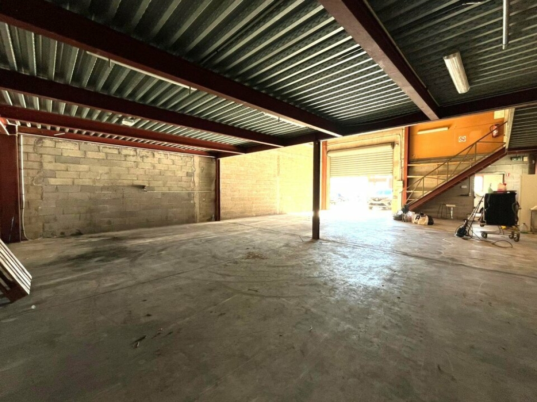 Photo 3 – location Entrepôts / activités	SAINT RAPHAEL (83700)