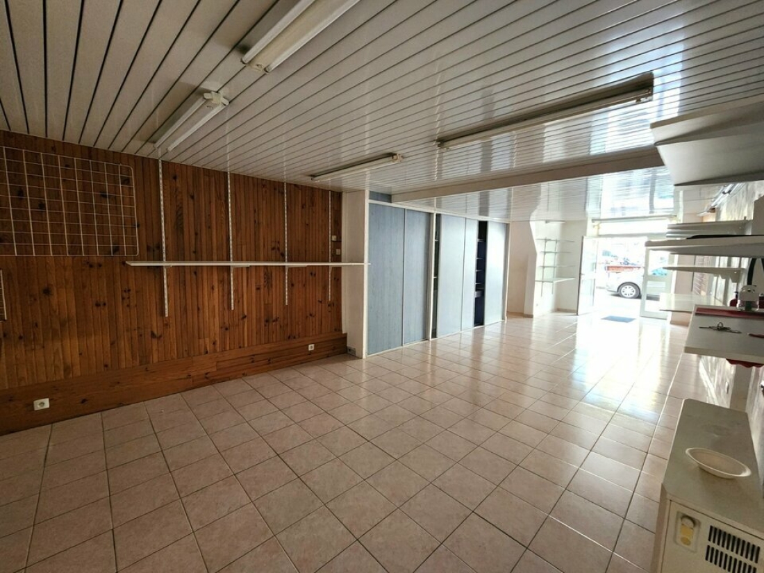 Photo 2 – location Locaux commerciaux	LE MUY (83490)