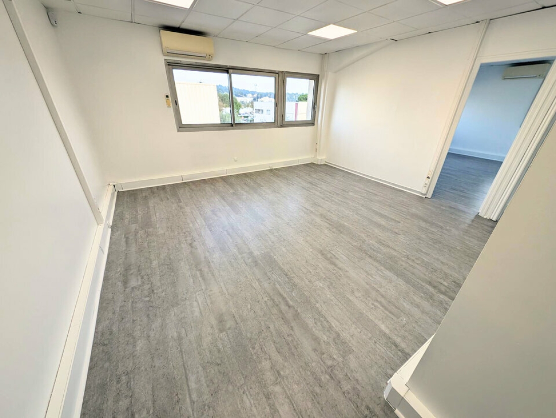 Photo 2 – location bureaux	MANDELIEU-LA-NAPOULE (06210)