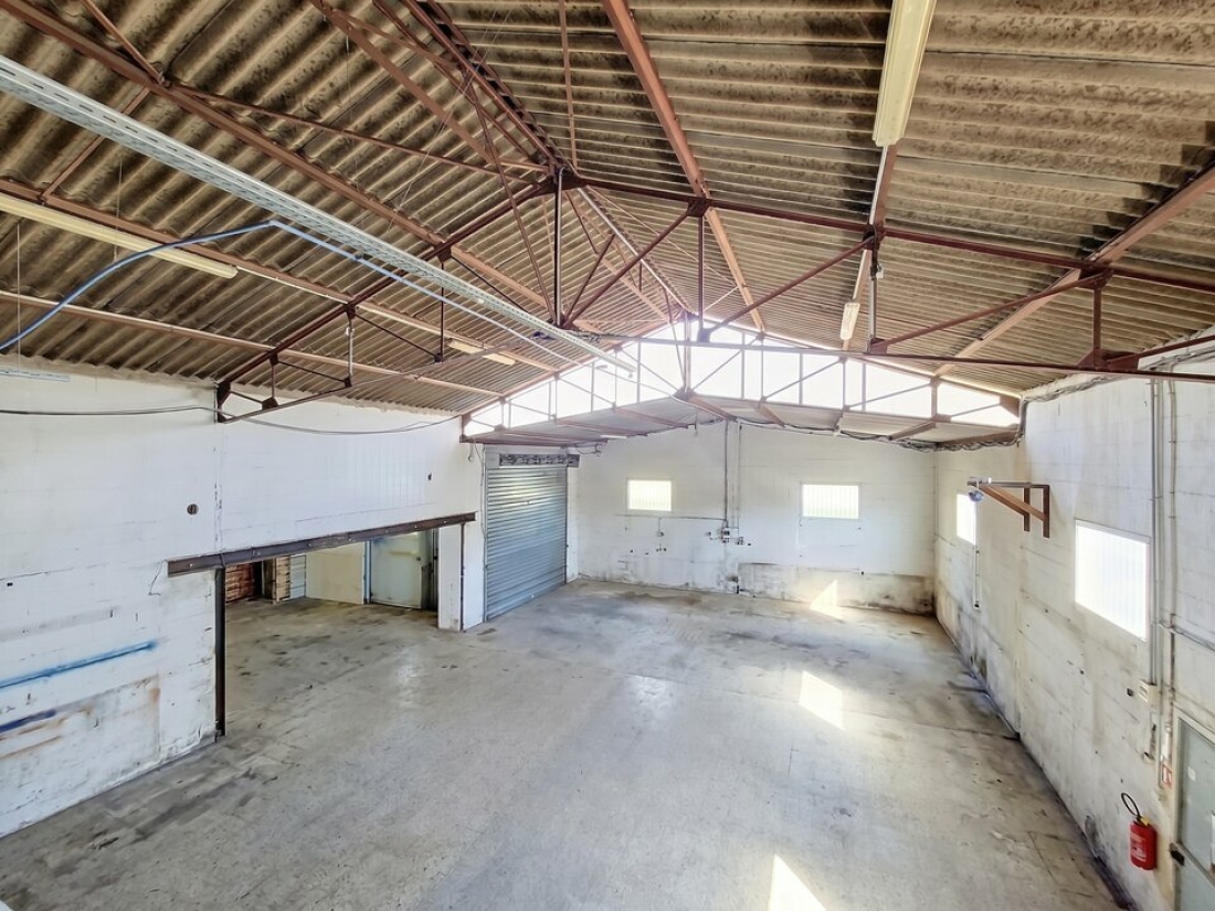 Photo 3 – location Entrepôts / activités	ROQUEBRUNE SUR ARGENS (83520)