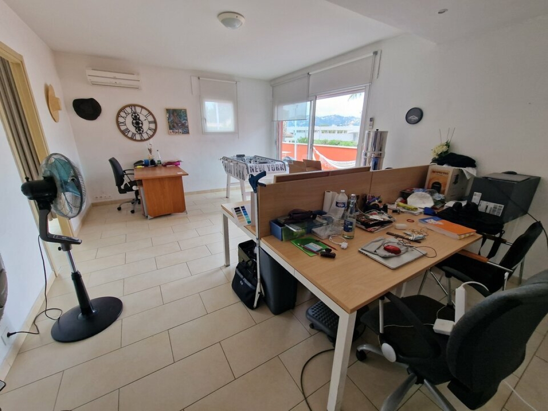 Photo 1 – location bureaux	SAINT LAURENT DU VAR (06700)