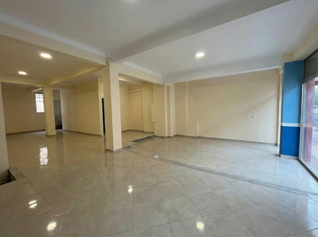 Photo 2 – location Locaux commerciaux	JUAN LES PINS (06160)