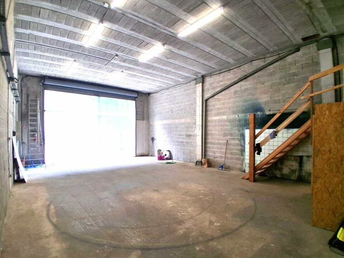 Photo 1 – location Entrepôts / activités	SAINT ANDRE (06730)