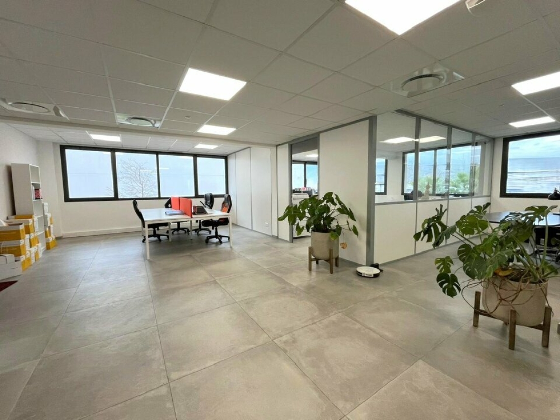 Photo 1 – location bureaux	FREJUS (83600)