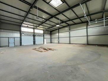 Photo 1 – location Entrepôts / activités	LES ARCS (83460)