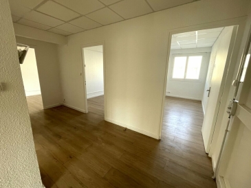 Photo 1 – location bureaux	SAINT LAURENT DU VAR (06700)