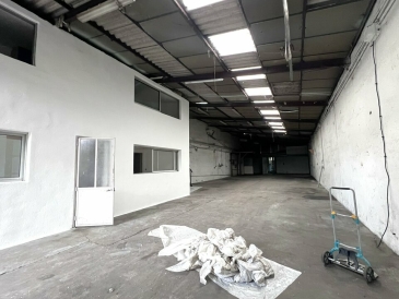 Photo 1 – location Entrepôts / activités	LA TRINITÉ (06340)