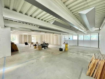 Photo 1 – location bureaux	MONTAUROUX (83440)