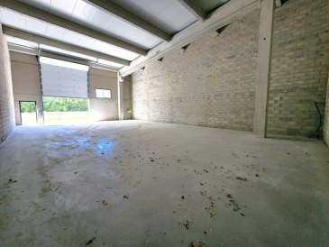 Photo 1 – location Entrepôts / activités	MONTAUROUX (83440)