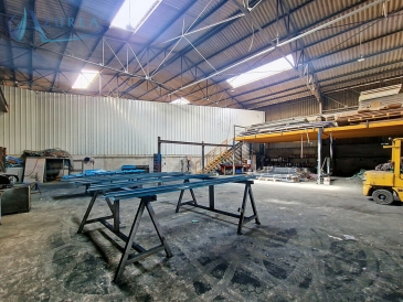 Photo 1 – location Entrepôts / activités	CASTAGNIERS (06670)