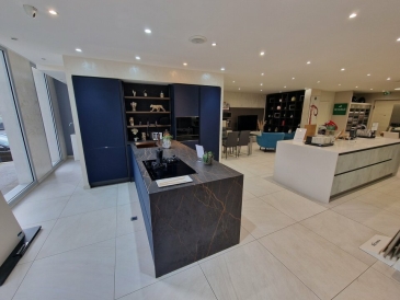 Photo 1 – location Locaux commerciaux	SAINT LAURENT DU VAR (06700)