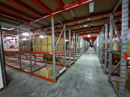 Photo 2 – location Entrepôts / activités	VALLAURIS (06220)