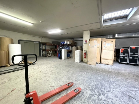 Photo 3 – location Entrepôts / activités	SAINT LAURENT DU VAR (06700)