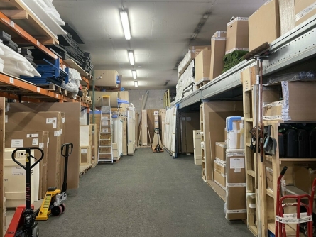 Photo 4 – location Entrepôts / activités	SAINT LAURENT DU VAR (06700)