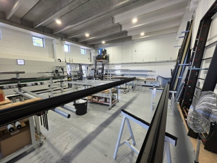 Photo 2 – location Entrepôts / activités	SAINT LAURENT DU VAR (06700)