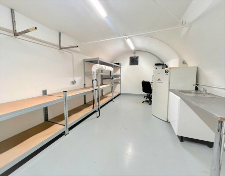 Photo 2 – location Entrepôts / activités	NICE (06300)