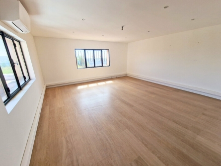 Photo 5 – vente Entrepôts / activités	CARROS (06510)