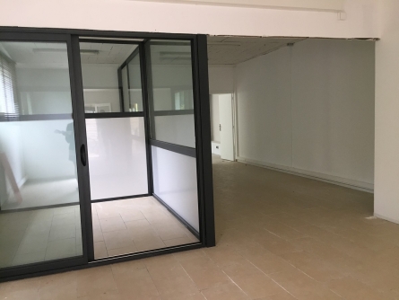 Photo 3 – location Entrepôts / activités	ANTIBES (06600)