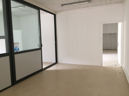 Photo 4 – location Entrepôts / activités	ANTIBES (06600)