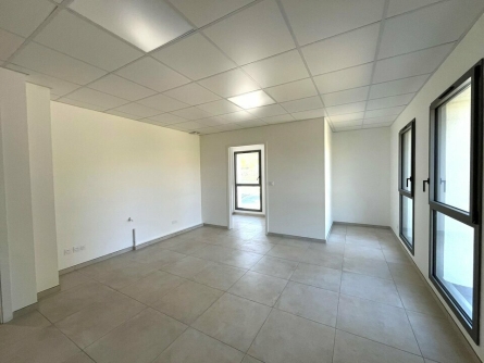 Photo 2 – vente bureaux	LORGUES (83510)