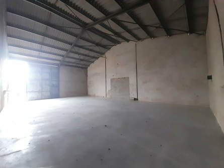 Photo 2 – location Entrepôts / activités	LE CANNET DES MAURES (83340)