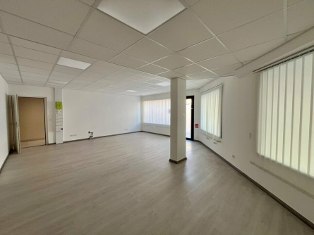 Photo 3 – location Locaux commerciaux	SAINT LAURENT DU VAR (06700)