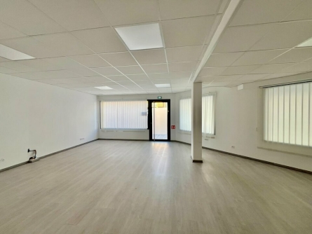 Photo 4 – location Locaux commerciaux	SAINT LAURENT DU VAR (06700)