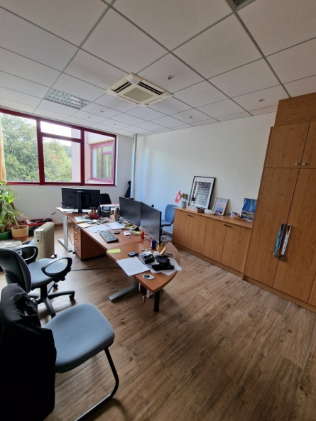 Photo 4 – location Entrepôts / activités	VALLAURIS (06220)