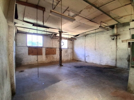 Photo 4 – location Entrepôts / activités	ANTIBES (06600)