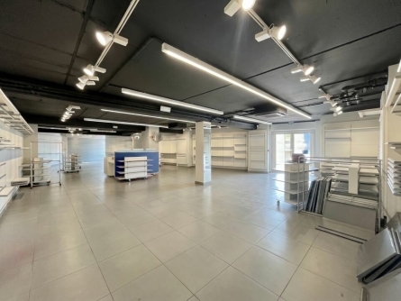 Photo 1 – location Locaux commerciaux	VILLENEUVE LOUBET (06270)