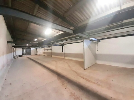 Photo 2 – location Entrepôts / activités	LE CANNET DES MAURES (83340)