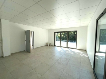 Photo 2 – location Locaux commerciaux	LORGUES (83510)