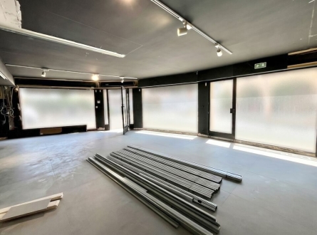 Photo 1 – location Locaux commerciaux	SAINT RAPHAEL (83700)