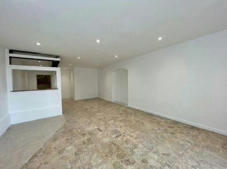 Photo 2 – location Locaux commerciaux	FREJUS (83600)