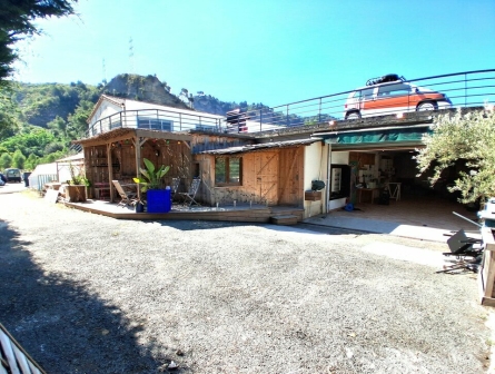 Photo 1 – location Entrepôts / activités	CASTAGNIERS (06670)