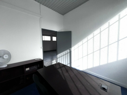 Photo 3 – location Entrepôts / activités	VILLENEUVE LOUBET (06270)