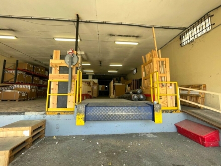 Photo 1 – location Entrepôts / activités	SAINT LAURENT DU VAR (06700)