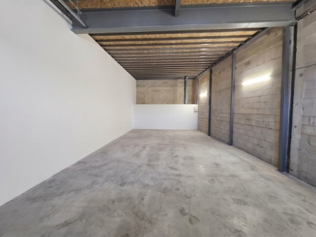 Photo 4 – location Entrepôts / activités	ROQUEBRUNE SUR ARGENS (83520)