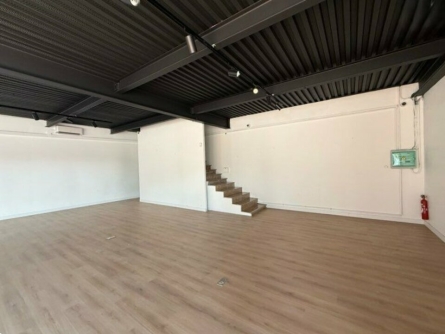 Photo 2 – location Locaux commerciaux	ROQUEBRUNE SUR ARGENS (83520)