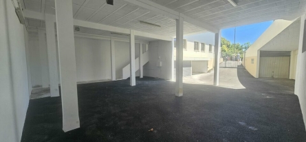 Photo 2 – location Entrepôts / activités	VENCE (06140)