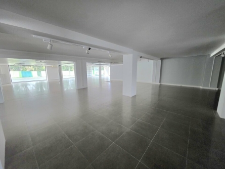 Photo 1 – location Locaux commerciaux	ANTIBES (06600)